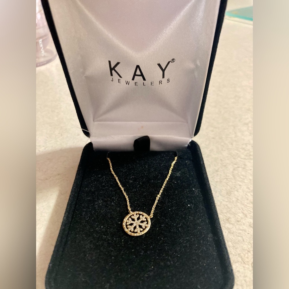 14K gold and diamonds snowflake necklace $129